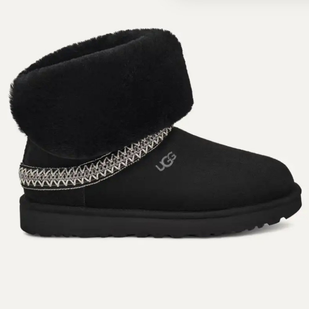 UGG Classic Short Crescent Boot